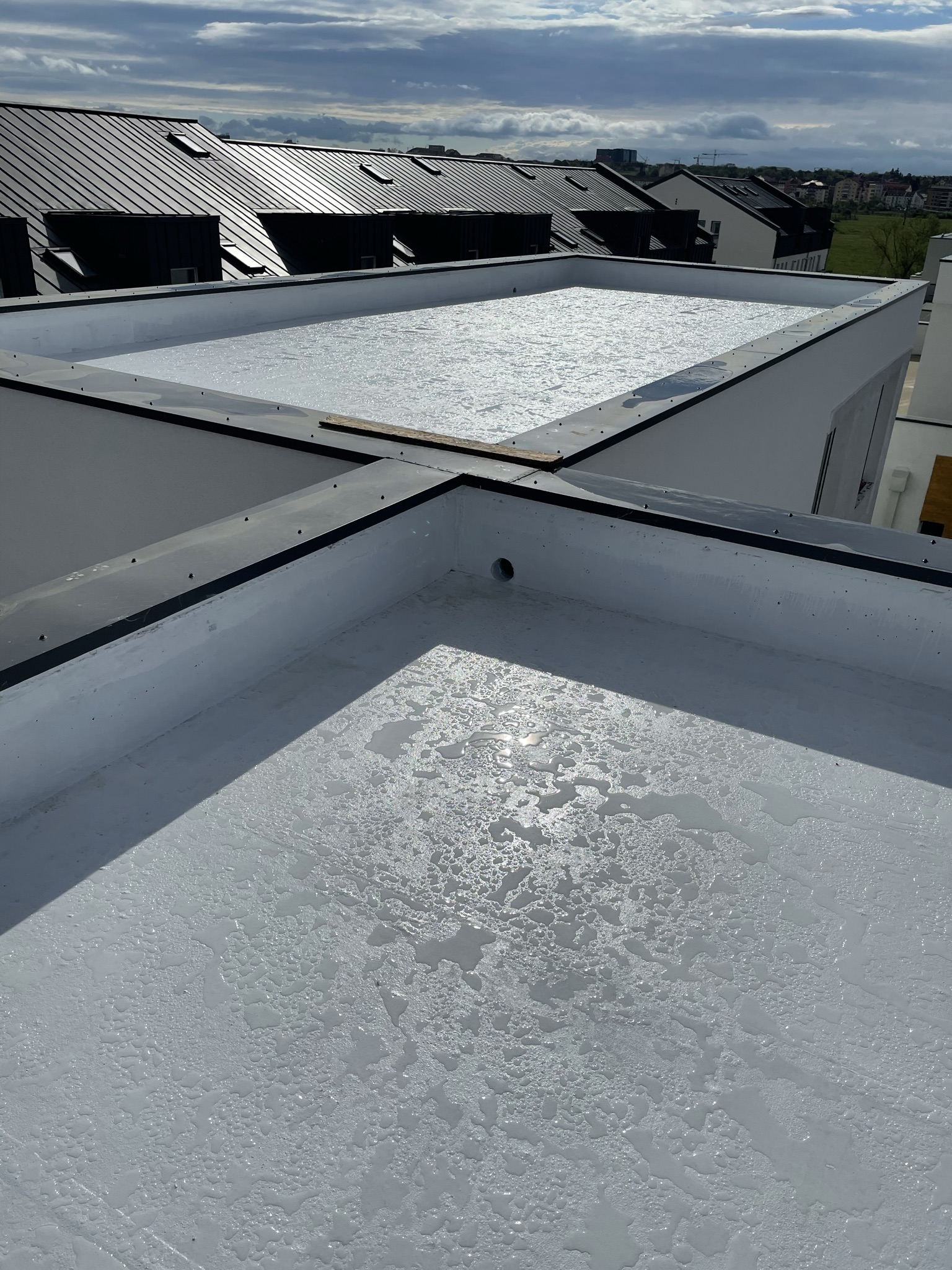 Acoperiș cu produse Maris Polymers